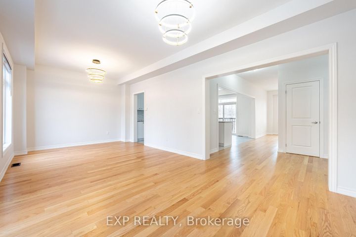 Photo 12 at 51 Ahchie Court, Patterson, Vaughan