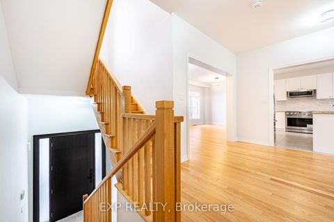 Photo 10 at 51 Ahchie Court, Patterson, Vaughan