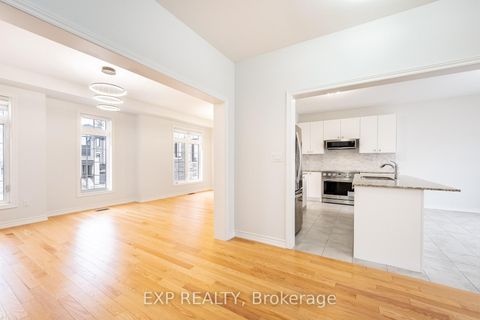 Photo 11 at 51 Ahchie Court, Patterson, Vaughan