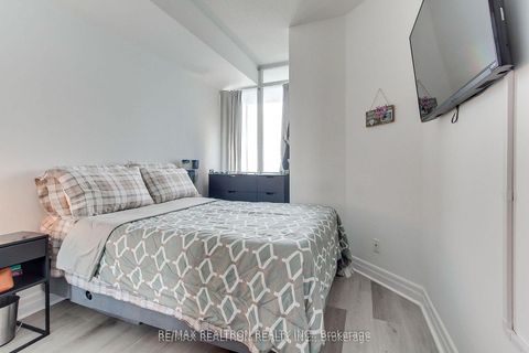 Photo 10 at 2011 - 219 Fort York Boulevard, Niagara, Toronto