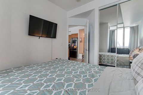 Photo 11 at 2011 - 219 Fort York Boulevard, Niagara, Toronto