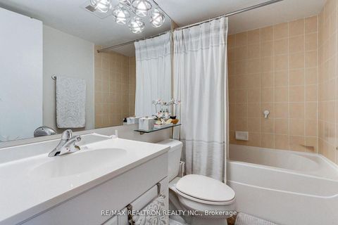 Photo 12 at 2011 - 219 Fort York Boulevard, Niagara, Toronto