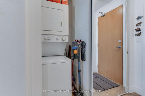 Photo 13 at 2011 - 219 Fort York Boulevard, Niagara, Toronto