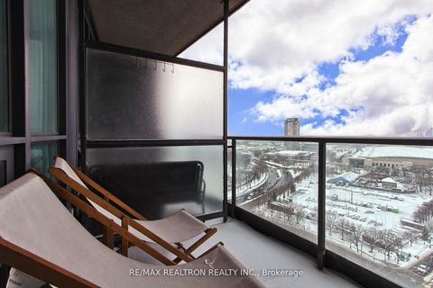 Photo 14 at 2011 - 219 Fort York Boulevard, Niagara, Toronto