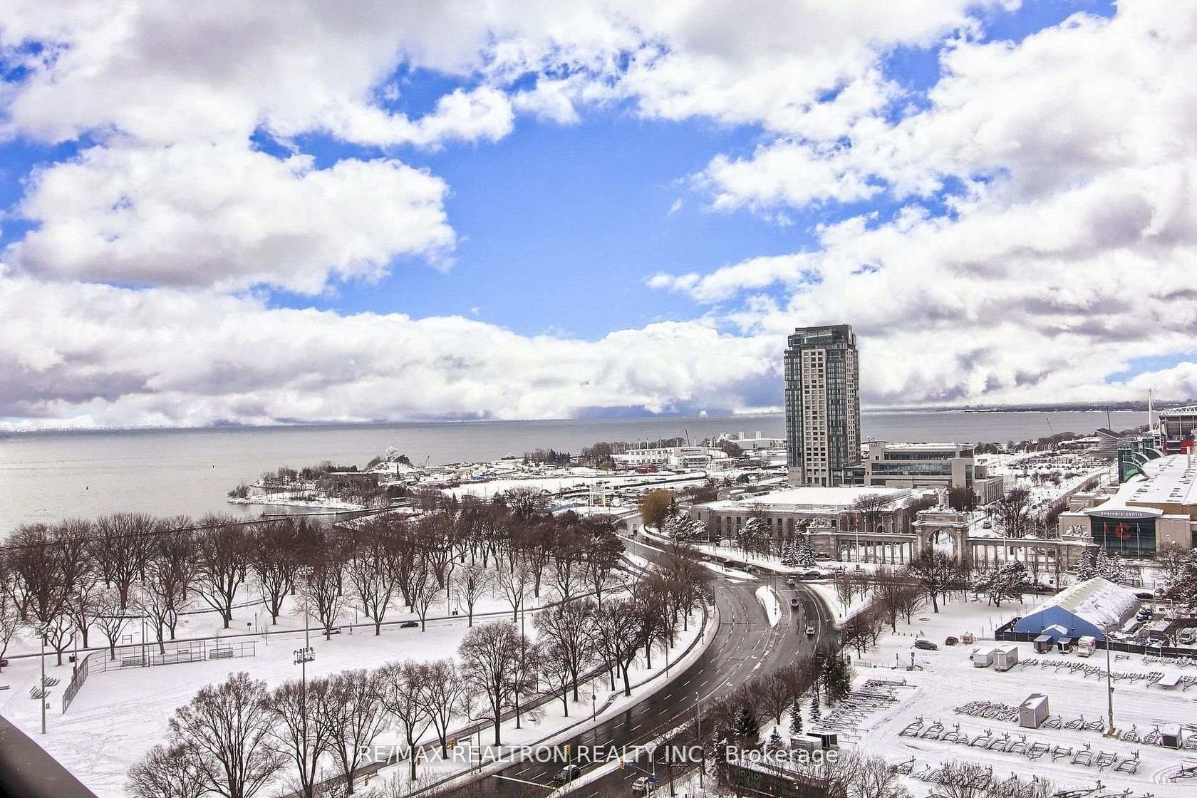 2011 - 219 Fort York Boulevard, Niagara, Toronto by Loree Meneguzzi Real Estate 2011 - 219 Fort York Boulevard, Niagara, Toronto