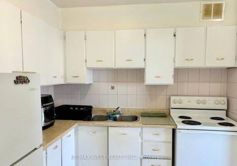 Photo 9 at 1510 - 5 San Romano Way, Black Creek, Toronto