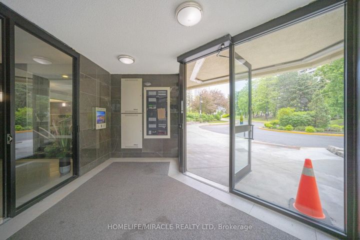 Photo 7 at 1802 - 8 Lisa Street, Queen Street Corridor, Brampton