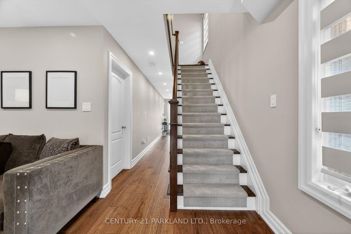 Photo 6 at 123 RUSSEL Drive, Bradford, Bradford West Gwillimbury