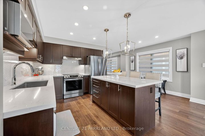 Photo 10 at 123 RUSSEL Drive, Bradford, Bradford West Gwillimbury