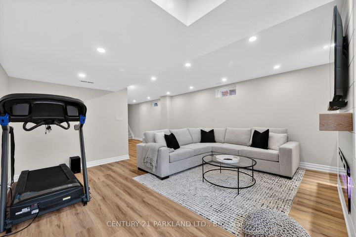 Photo 30 at 123 RUSSEL Drive, Bradford, Bradford West Gwillimbury