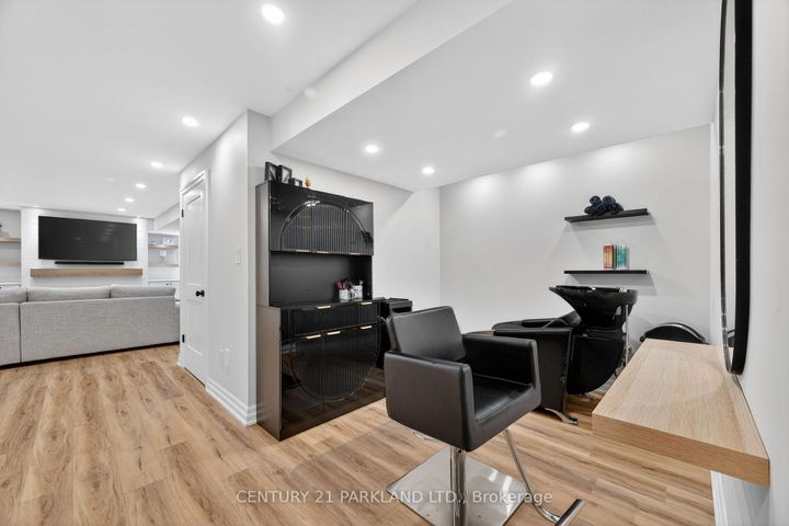 Photo 36 at 123 RUSSEL Drive, Bradford, Bradford West Gwillimbury