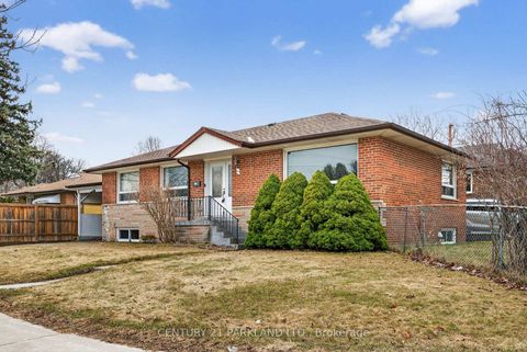 Photo 2 at 63 Brantwood Drive, Woburn, Toronto