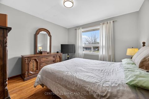 Photo 13 at 63 Brantwood Drive, Woburn, Toronto