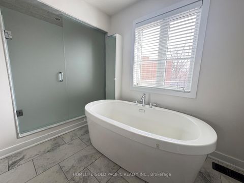 Photo 11 at 9 Dariole Drive, Oak Ridges Lake Wilcox, Richmond Hill