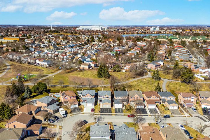 Photo 4 at 20 Jeremy Place, Northgate, Brampton