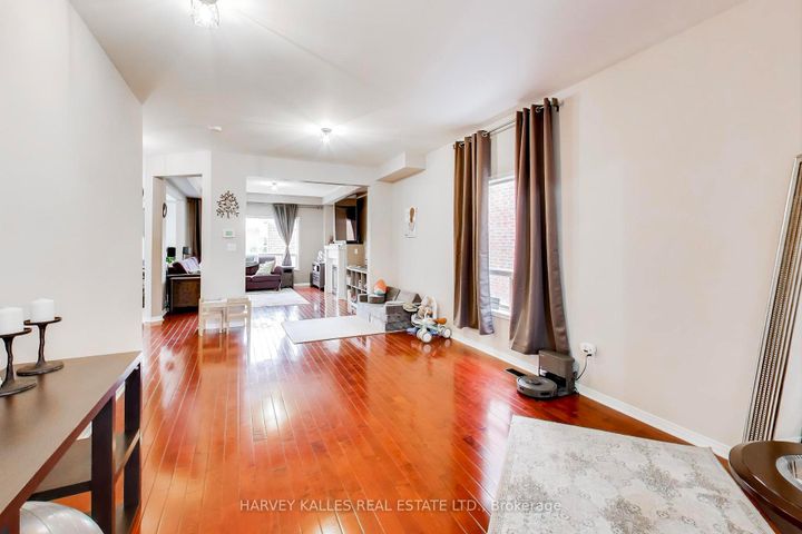 Photo 3 at 136 Degrassi Cove Circle, Credit Valley, Brampton