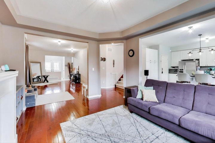 Photo 5 at 136 Degrassi Cove Circle, Credit Valley, Brampton