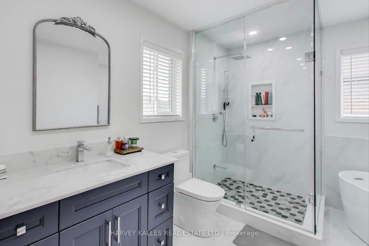 Photo 10 at 136 Degrassi Cove Circle, Credit Valley, Brampton