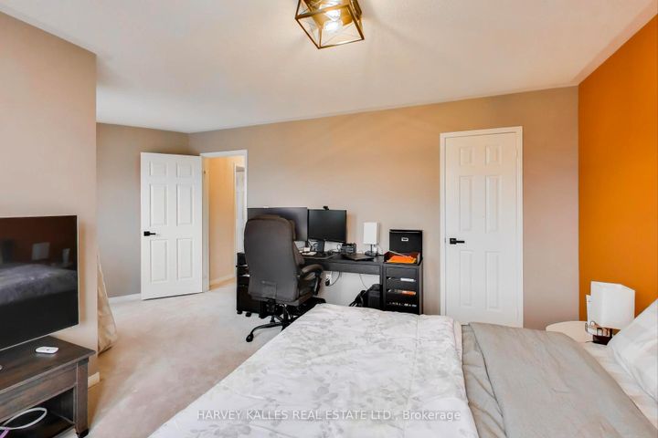 Photo 12 at 136 Degrassi Cove Circle, Credit Valley, Brampton