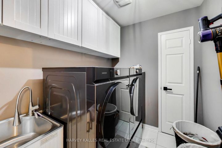 Photo 17 at 136 Degrassi Cove Circle, Credit Valley, Brampton