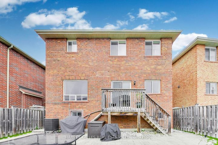 Photo 23 at 136 Degrassi Cove Circle, Credit Valley, Brampton