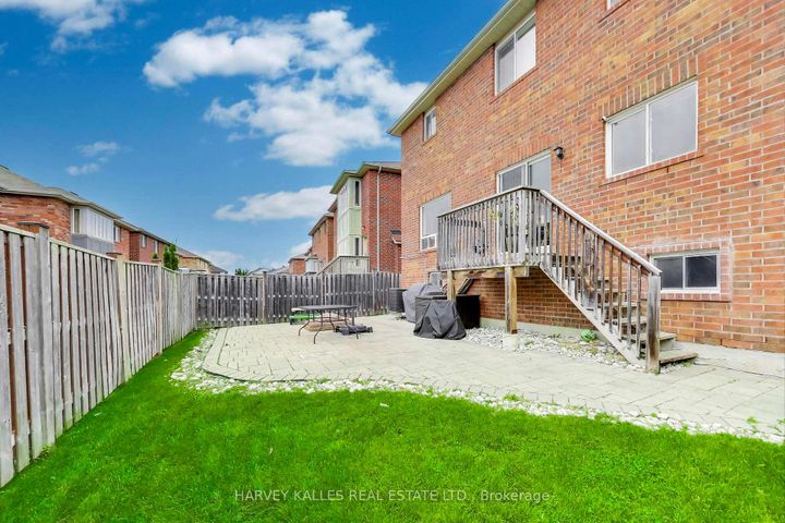 Photo 24 at 136 Degrassi Cove Circle, Credit Valley, Brampton