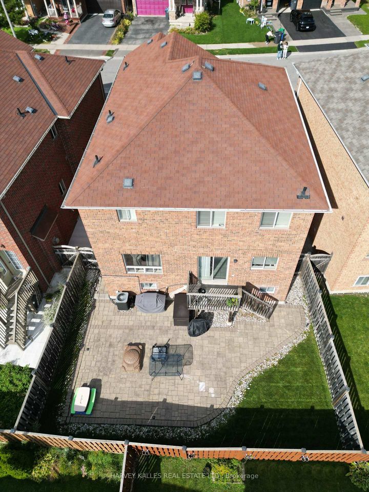 Photo 25 at 136 Degrassi Cove Circle, Credit Valley, Brampton