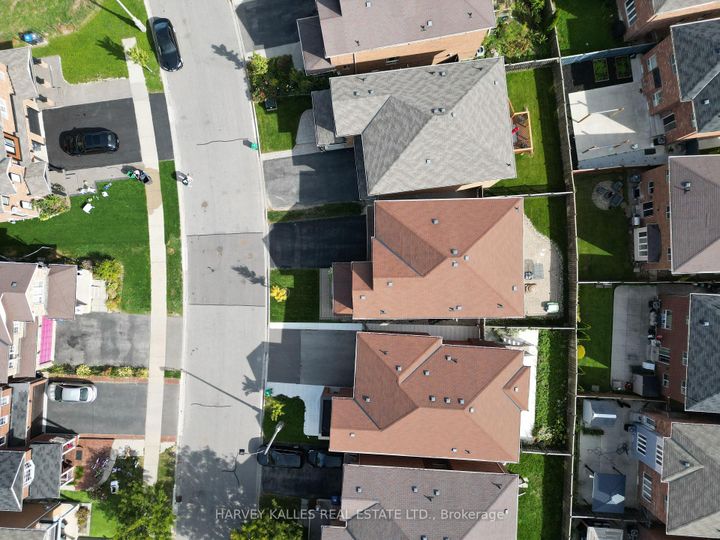 Photo 26 at 136 Degrassi Cove Circle, Credit Valley, Brampton