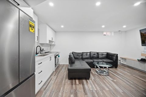 Photo 41 at 87 Via Toscana Drive, Vellore Village, Vaughan