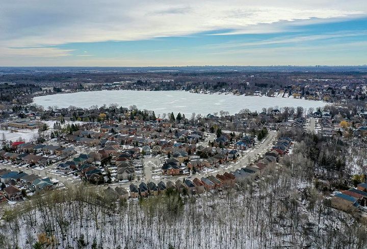 Photo 2 at 133 Long Point Drive, Oak Ridges Lake Wilcox, Richmond Hill