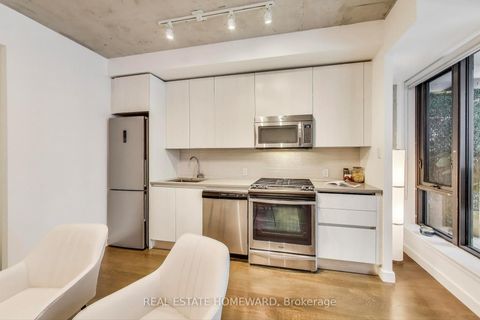 Photo 3 at 320 - 111 Bathurst Street, Waterfront Communities C1, Toronto