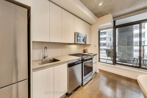 Photo 4 at 320 - 111 Bathurst Street, Waterfront Communities C1, Toronto