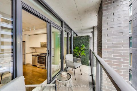 Photo 5 at 320 - 111 Bathurst Street, Waterfront Communities C1, Toronto