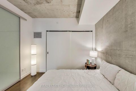 Photo 8 at 320 - 111 Bathurst Street, Waterfront Communities C1, Toronto