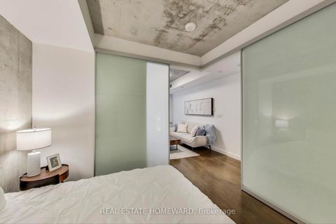 Photo 9 at 320 - 111 Bathurst Street, Waterfront Communities C1, Toronto