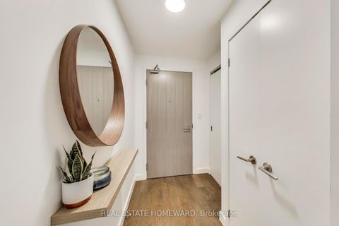 Photo 11 at 320 - 111 Bathurst Street, Waterfront Communities C1, Toronto