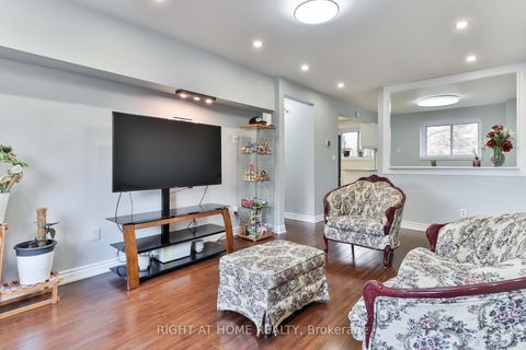 Photo 10 at 255 - 55 Collinsgrove Road, West Hill, Toronto