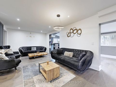 Photo 4 at 226 Thoms Crescent, Central Newmarket, Newmarket