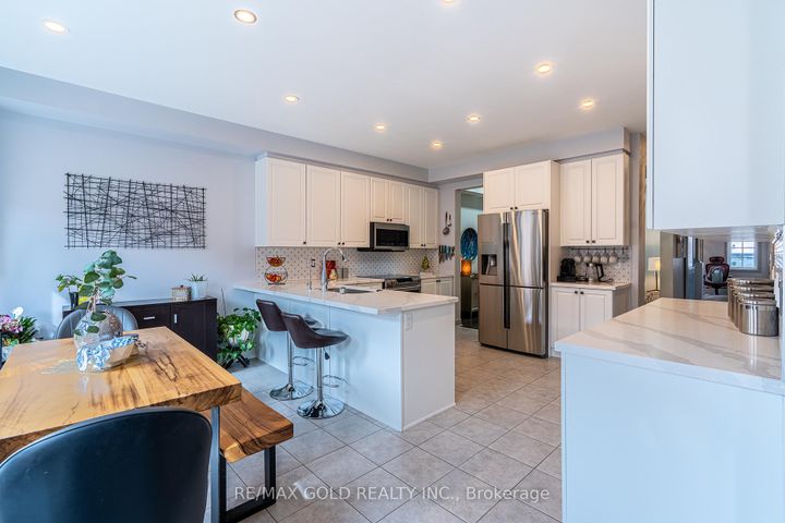 Photo 11 at 83 Cookview Drive, Wellington, Brampton