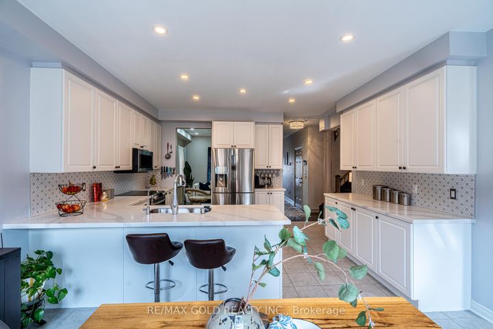 Photo 15 at 83 Cookview Drive, Wellington, Brampton