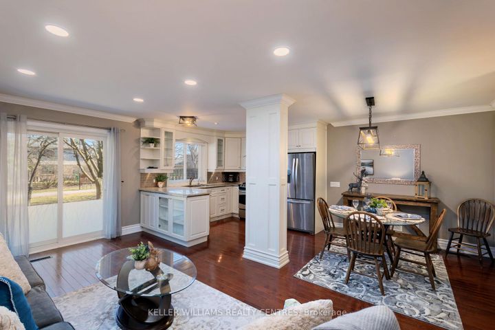 Photo 2 at 20 - 6779 Glen Erin Drive, Meadowvale, Mississauga