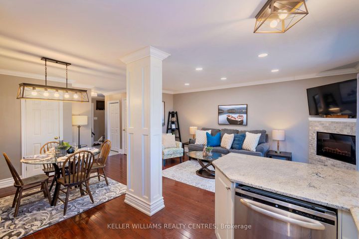 Photo 4 at 20 - 6779 Glen Erin Drive, Meadowvale, Mississauga