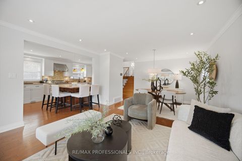 Photo 7 at 2 Thicket Road, Markland Wood, Toronto