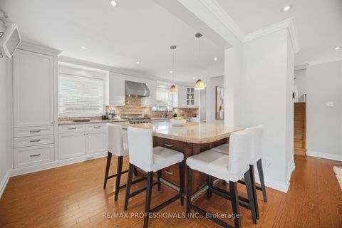 Photo 11 at 2 Thicket Road, Markland Wood, Toronto