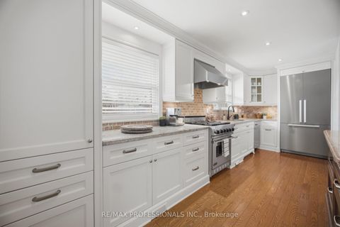 Photo 12 at 2 Thicket Road, Markland Wood, Toronto