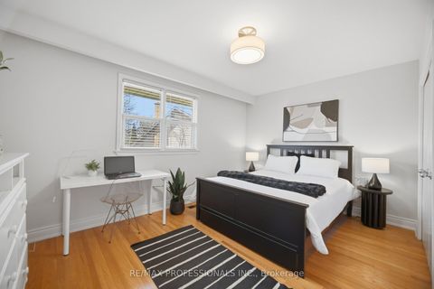 Photo 17 at 2 Thicket Road, Markland Wood, Toronto