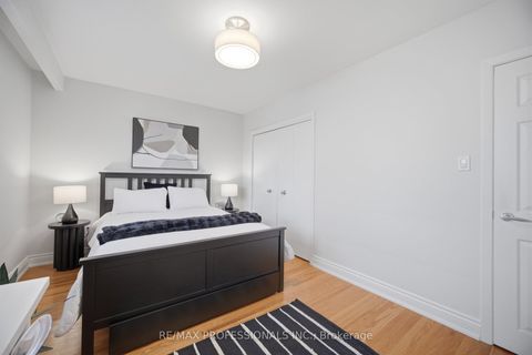 Photo 18 at 2 Thicket Road, Markland Wood, Toronto