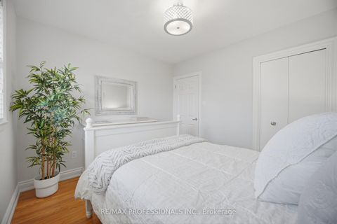 Photo 21 at 2 Thicket Road, Markland Wood, Toronto