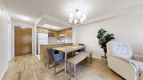 Photo 8 at 327 - 900 Bogart Mill Trail, College Manor, Newmarket