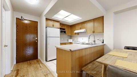 Photo 10 at 327 - 900 Bogart Mill Trail, College Manor, Newmarket